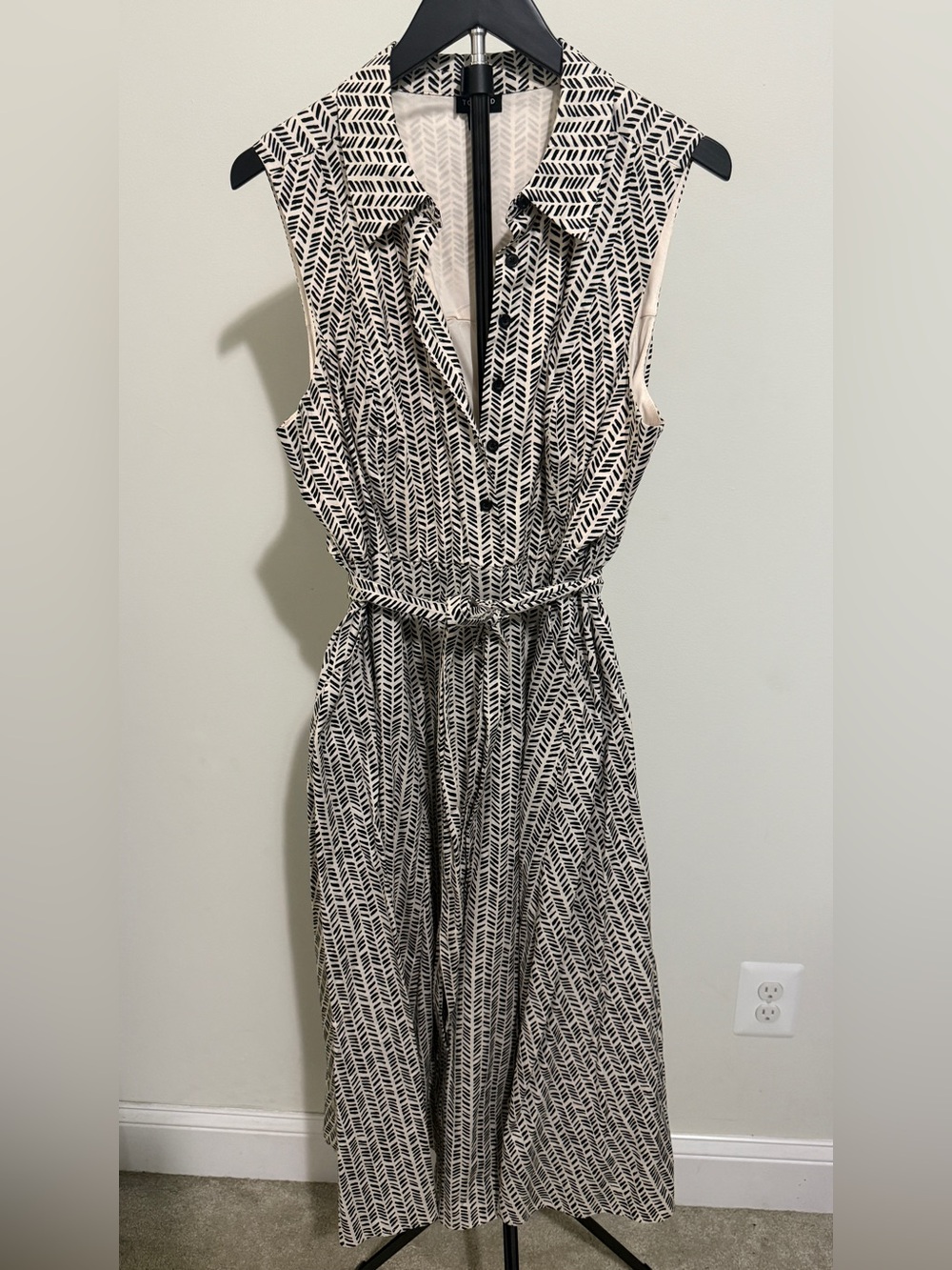 Torrid Sleeveless Black and White Patterned Tie-Waist Dress